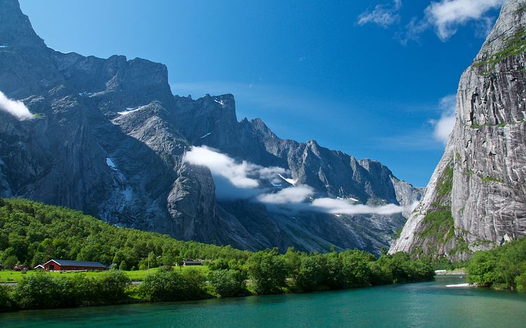 Trolltindane Mountain - Troll Wall  - Photo -Øyvind Heen - fjords.com