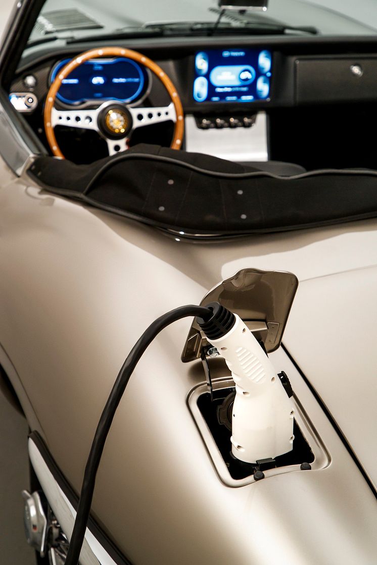 Jaguar E-TYPE Classic Charging