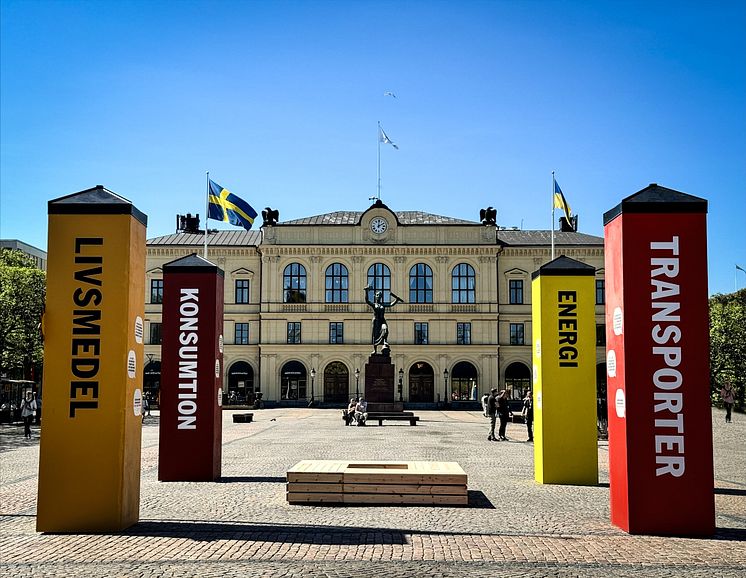 Staplar på torget.jpg