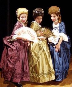 Barn i 1700-talsdräkter, från Spektrumkörerna i Botkyrka, uppträder i "Mäster Wolfgang"