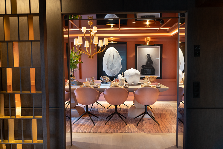 TheRoyalSuite_dining room_1.png