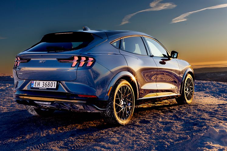 Mustang Mach-E Vapour Blue 2024 (6)