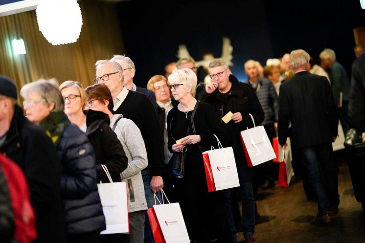 Kö till säljstart, Viktoriastrand, Riksbyggen