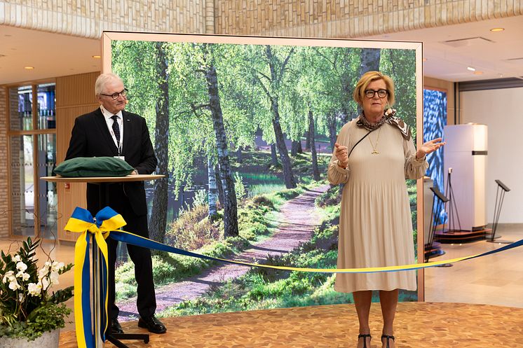 Kronobergs läns Landshövding  Maria Arnholm och Gerteric Lindquist inviger NIBE World of Energy .jpg