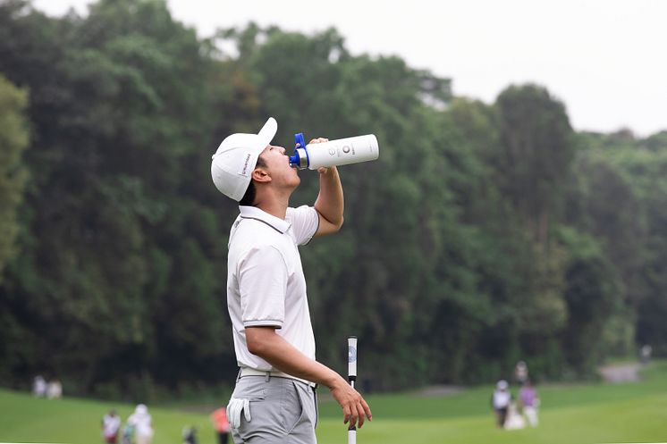 Hydrating properly with healthy, purified Bluewater from a sustainable bottle at Volvo China Open 2024