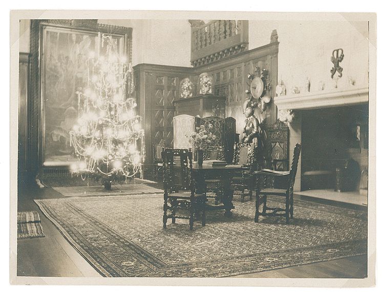 Julgranen dekorerad i slottets stora hall 1923