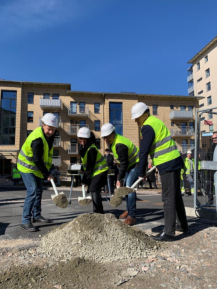 Första spadtaget för Riksbyggens Brf Guldäpplet i Uddevalla