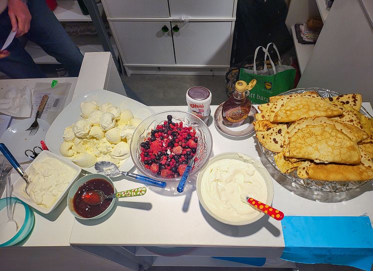 Pannkakor serveras på Mötesplats Ukraina