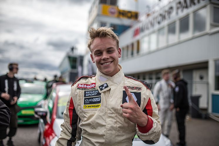 Nicklas Oscarsson, Renault Clio Cup