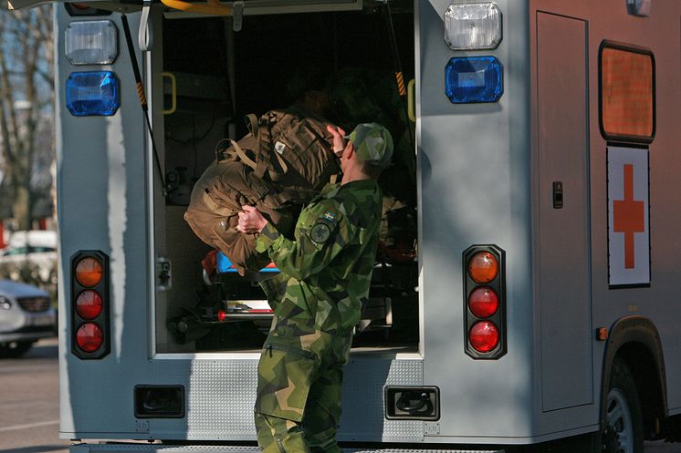 Försvarsmaktens ambulans 302 4.jpg
