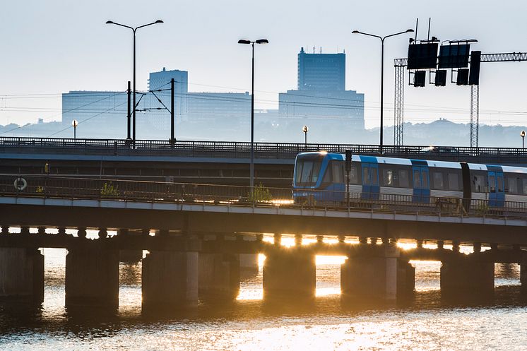 Stockholms tunnelbana i solnedgång