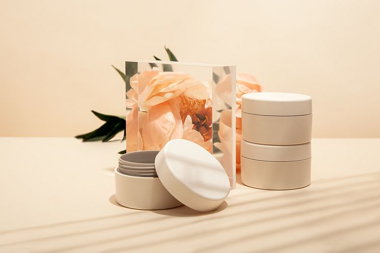 Cosmetic jars made with Sulapac Luxe and Barrier