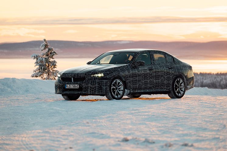 Helt nye BMW i5 Sedan på kamuflerte tester