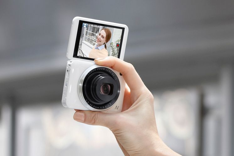 Canon PowerShot N2 selfie