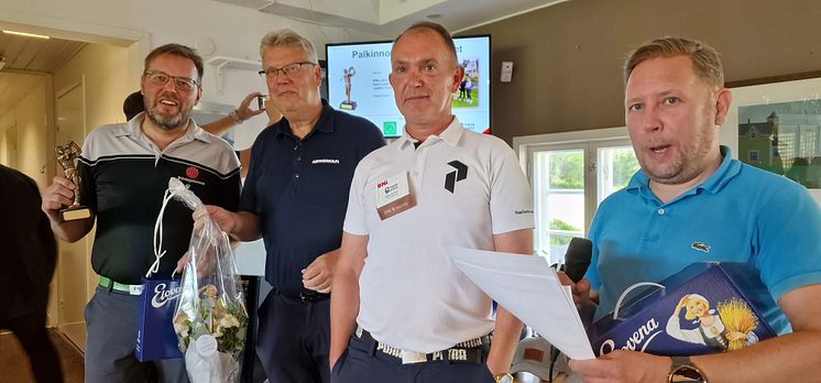 BNI Golfpäivä 2023 PB sarjan voittaja vasemmalla