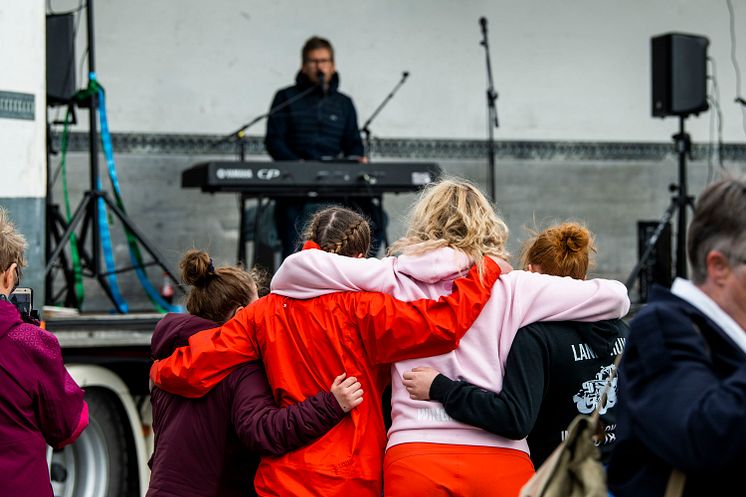 Konsert med Thomas Brøndbo under åpningen av Roan vindpark