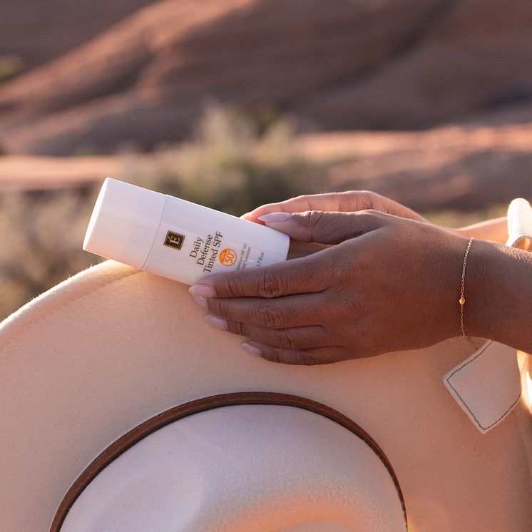 Daily Defense Tinted SPF50