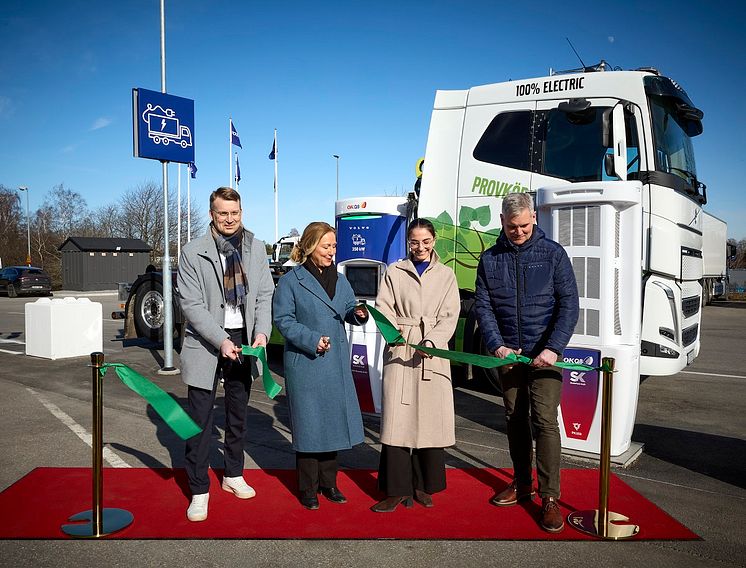 Invigning av laddstation för tung trafik i Sollentuna