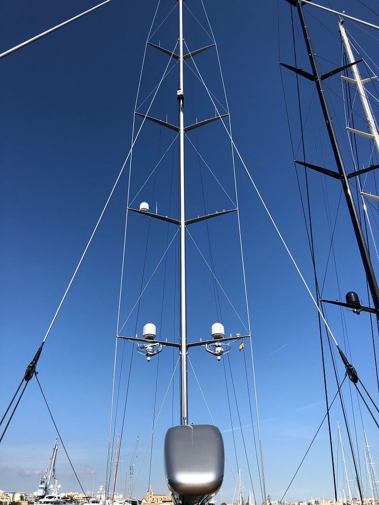 Hi-res image - Inmarsat - e3 has installed Inmarsat's dual antenna Fleet Xpress solution on performance superyacht S/Y Ganesha