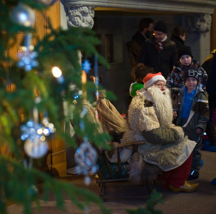 Tomtefar besöker Julmarknaden på Tjolöholms Slott