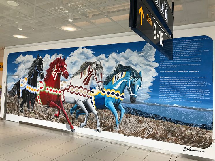 Shai Dahans väggmålning finns till beskådande på Göteborg Landvetter Airport. Foto Malin Levin