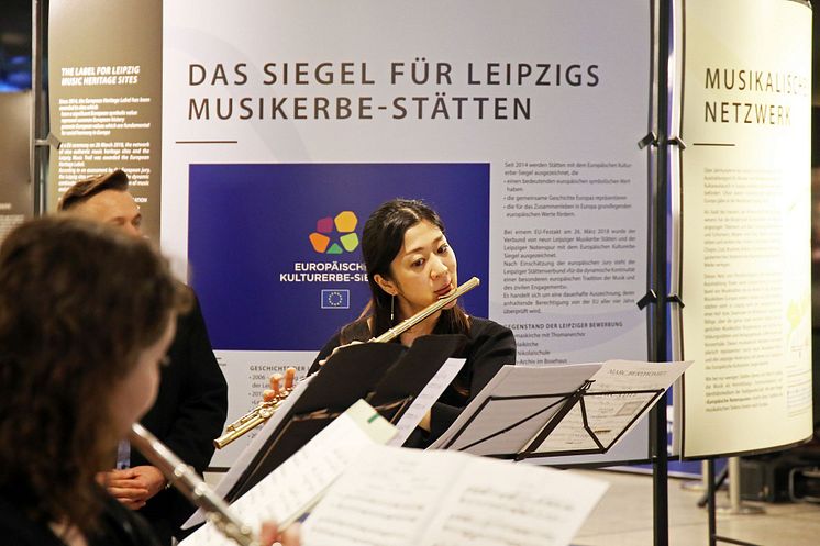 Studenten der Hochschule für Musik und Theater bei der Eröffnung der Ausstellung "Europäische Notenspuren"