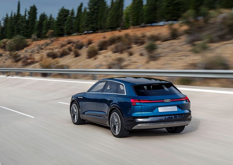 Audi e-tron quattro concept - dynamic rear left