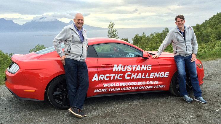 Knut og Henrik vil sette verdensrekord med sportsbilikonet Ford Mustang