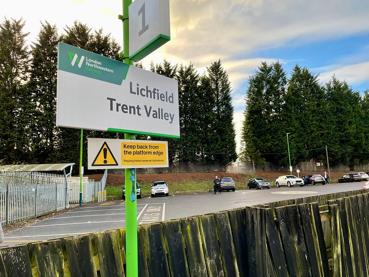 Lichfield_Trent_Valley_station_sign