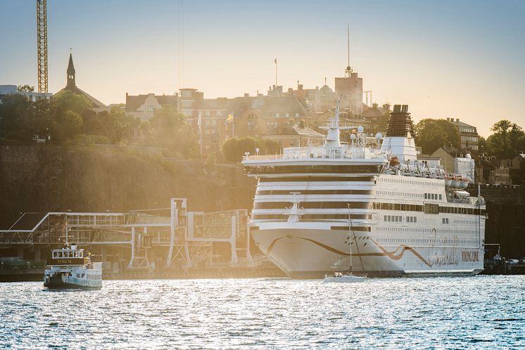 Viking Cinderella vid Stadsgårdskajen i Stockholm