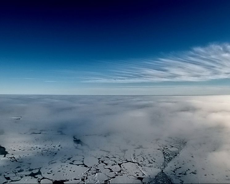 Moln i olika skikt i Arktis.