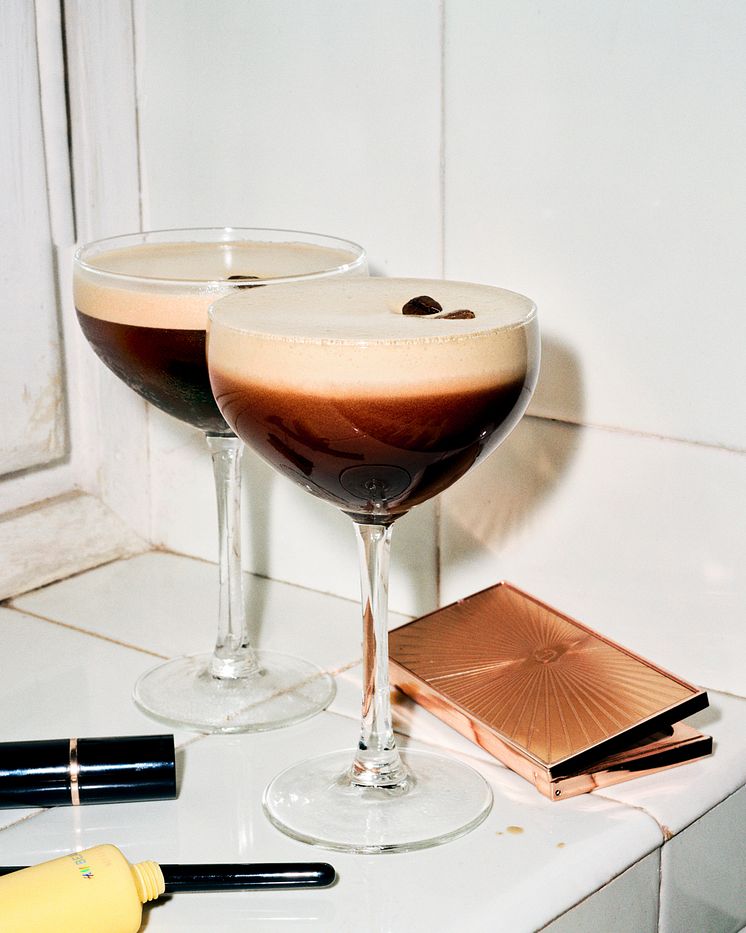 Absolut Espresso Martini moodshot - 2