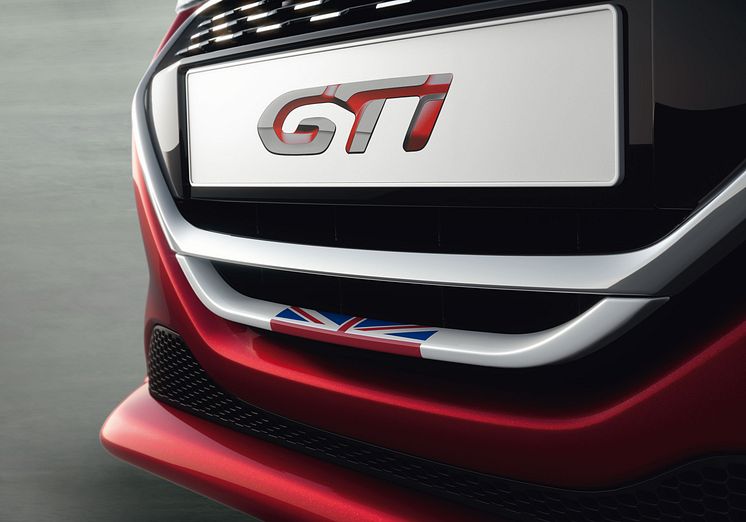 Sverigepremiär för Peugeot 208 GTi - komprimerad körglädje