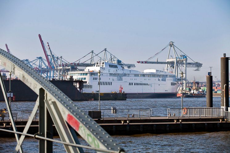 Erste von zwei Scandlines-Fähren bei Blohm+Voss eingetroffen_4