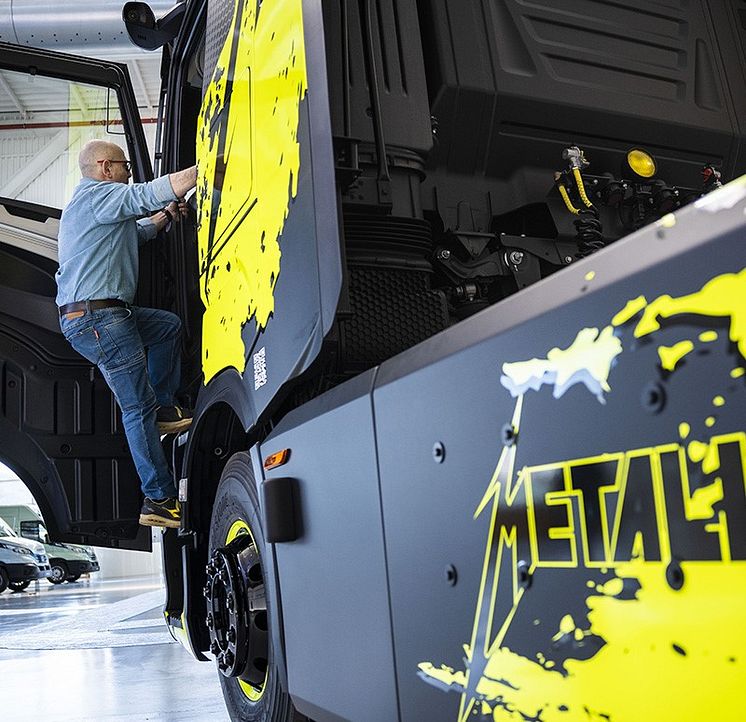 Bild 3 - IVECO åker på turné med Metallica.jpg