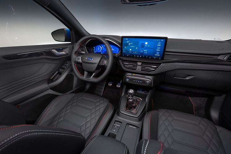 2021_FORD_FOCUS_ST-LINE_INTERIOR_04