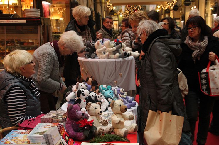 Großer Erfolg: Bärenherz-Weihnachtsbasar 2015