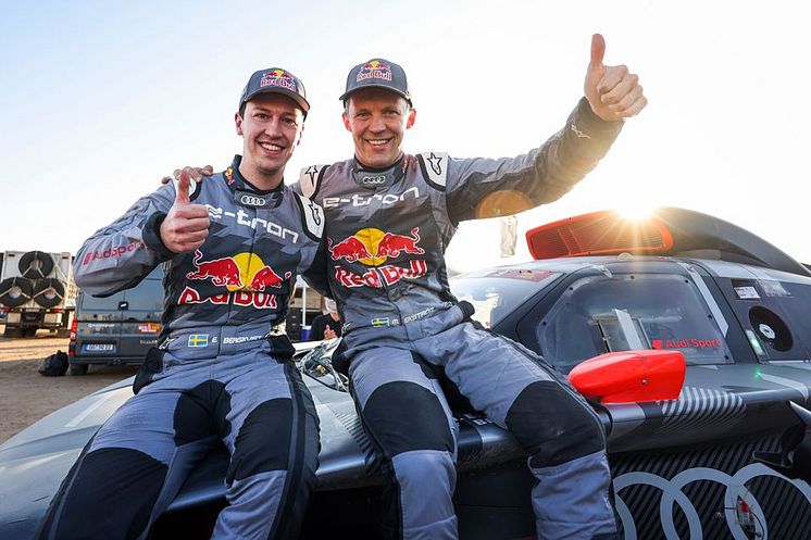 Mattias Ekström och Emil Bergkvist bästa Audi-team i Dakar.jpeg