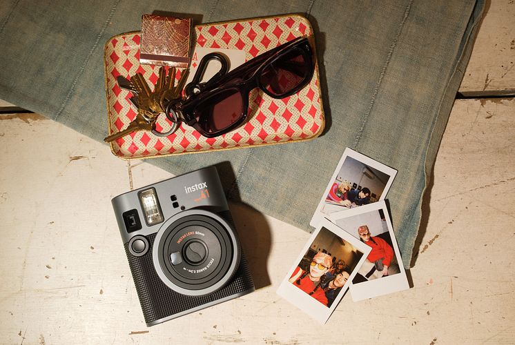 instax mini 41_stills (1).jpg