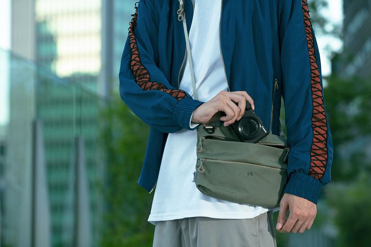 Canon PowerShot V1_CINC_Lifestyle_Compact_u10[1].jpg