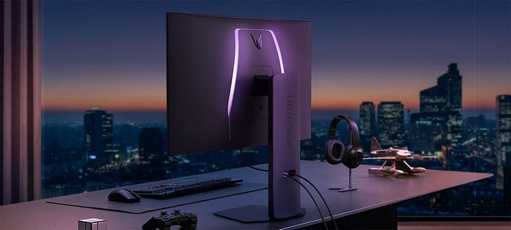 ultragear-32gs95uv-b-ambient-back.jpg