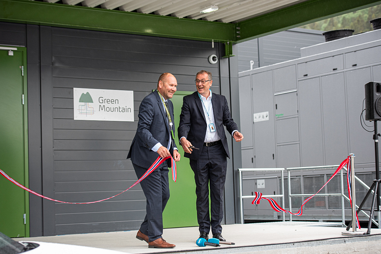 Ribbon Cutting - Green Mountain & Volkswagen Opening 1200 x 800