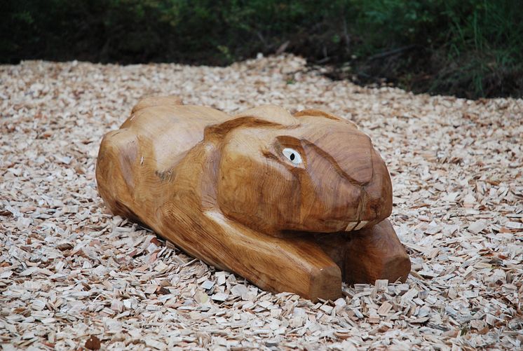Skulpterad kanin i Öjersjö