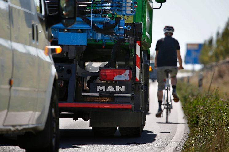 Auto vs. LKW Sicherheitsabstand