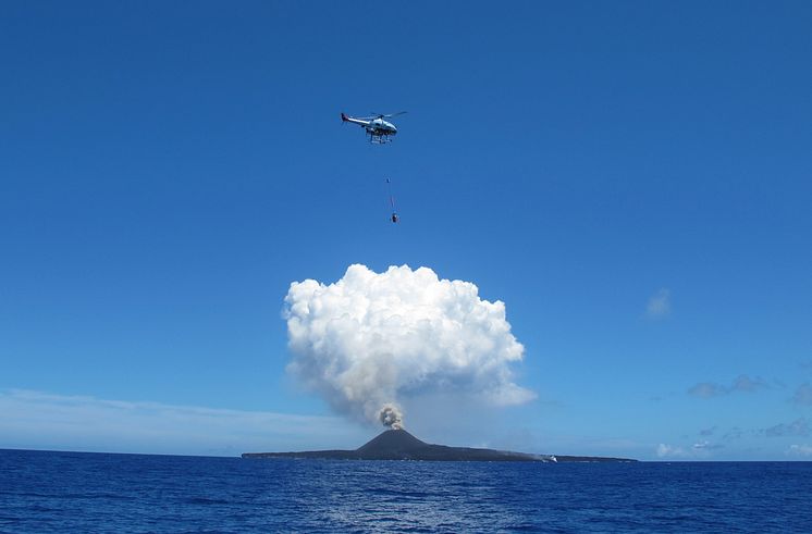 2019040901_002xx_commendation_UMS_西之島火山観測_4000