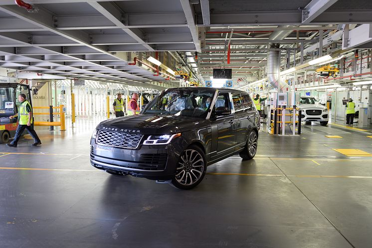 JLR_first_Range_Rover_social_distance_01_20052020