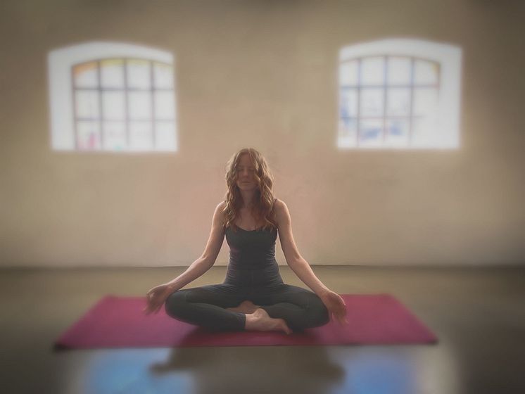 Therese Åkesson - pressbild yoga