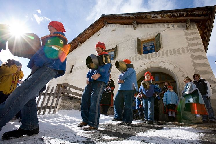 Chalandamarz in Graubünden - Winterbräuche in der Schweiz