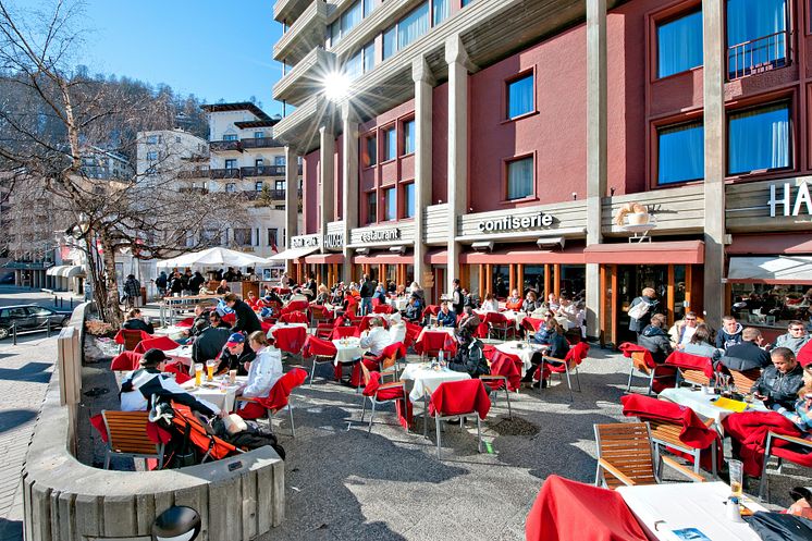 Hauser_Terrasse_RooBarWinter © Hotel Hauser St. Moritz