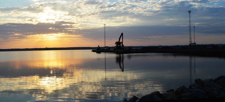 Halmstad Hamn miljösatsar med LED mastbelysning på biluppställningsyta